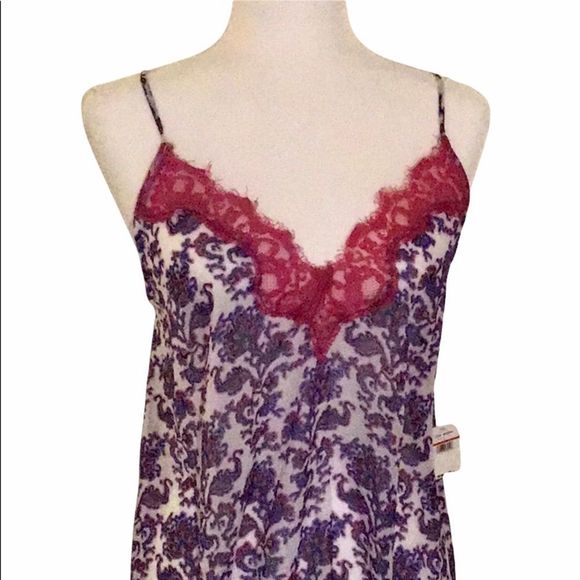 Free People Tops - FREE PEOPLE Top Paisley V-Neck w/ Lace trim Adjustable Spaghetti Straps Size XS